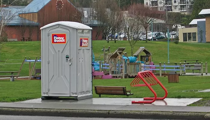 Slog AM: Northbound Lane Closures on I-5 Begin, CBS Cancels Colbert's Show, Big Dumper Signs Ad Deal with HoneyBucket